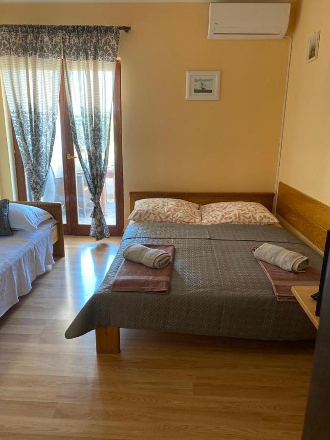 Apartmani Mirjana Brodarica  Buitenkant foto